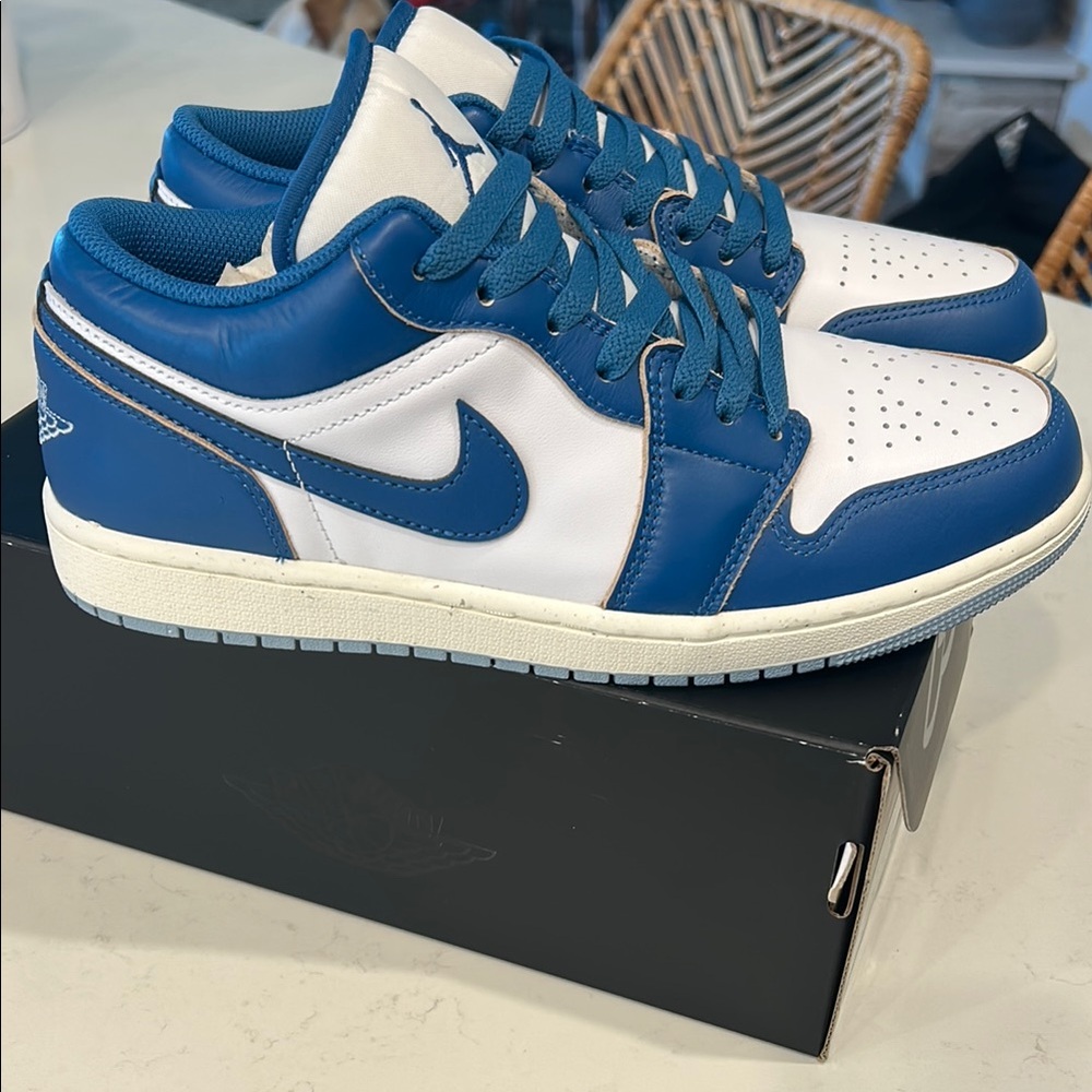 NIke -Jordan Blue White Sneakers Classic Low-Top SE NWB size 8 1.2